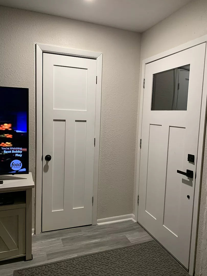 3 Panel Shaker Style Interior Pine Wood Door (Primed) - Image 4